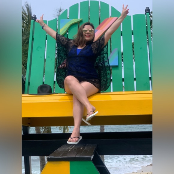 Meet your Posher, Cynthia - Picture 2 of 2